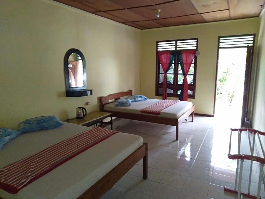 Sibayak Guesthouse Tuk Tuk Exterior foto