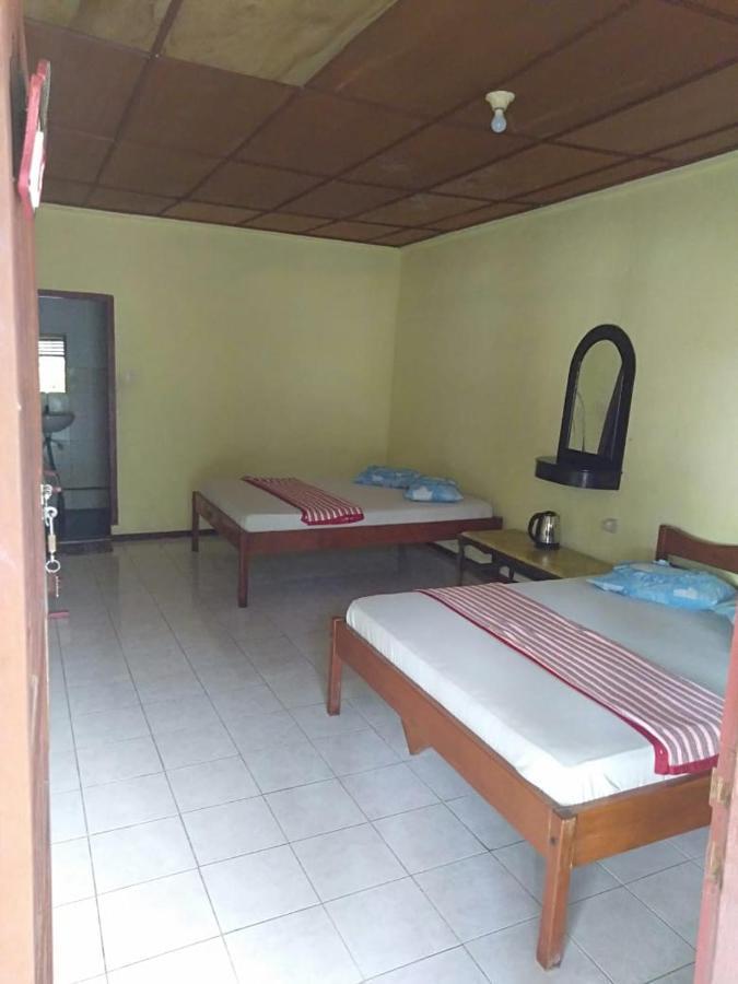 Sibayak Guesthouse Tuk Tuk Exterior foto