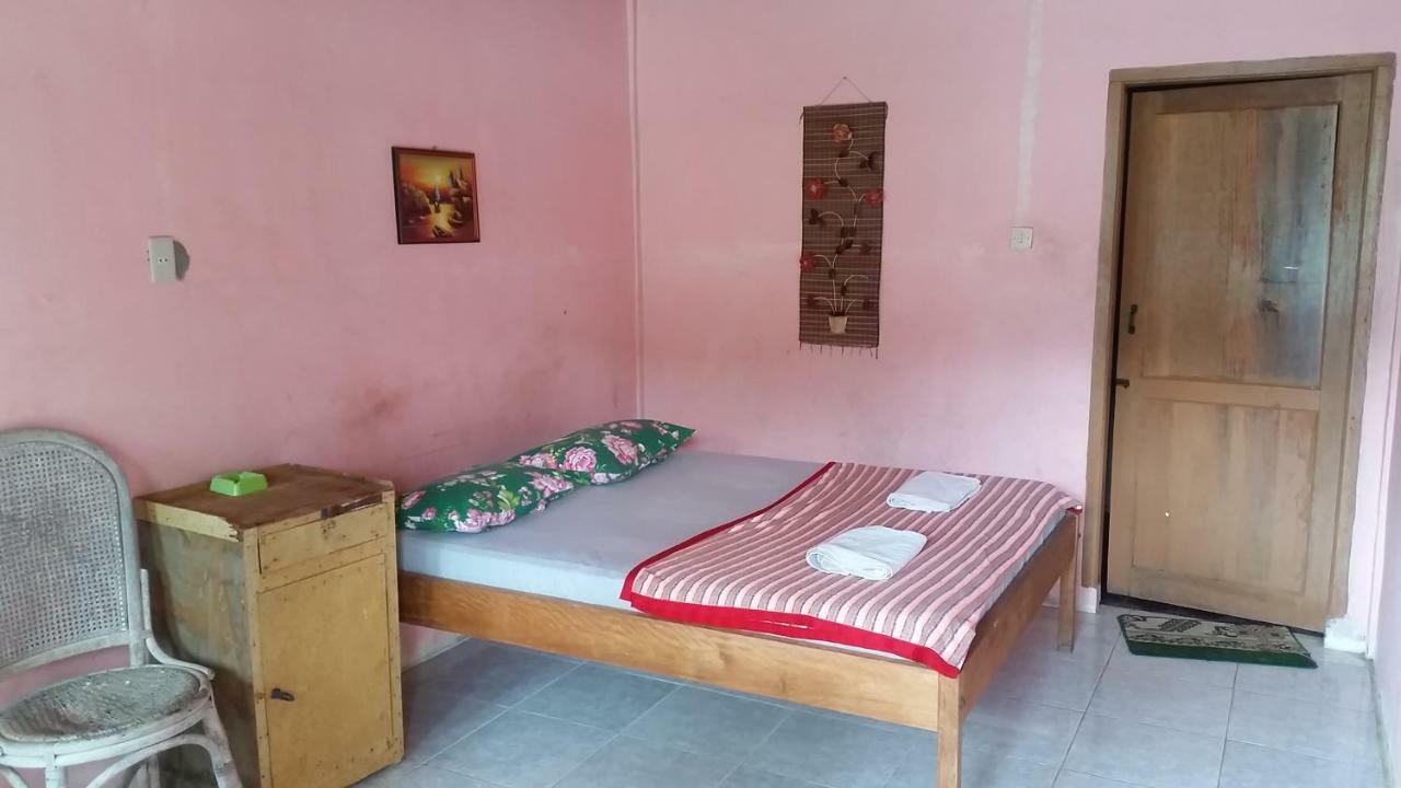 Sibayak Guesthouse Tuk Tuk Exterior foto